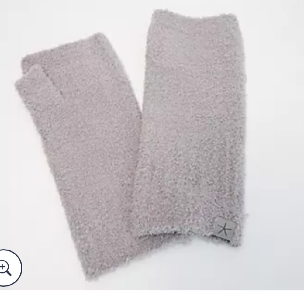 NWT Barefoot Dreams Fingerless Gloves- in pewter B6